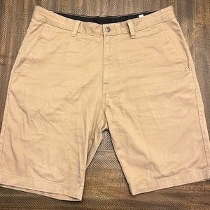 Volcom Men’s 36” brown shorts